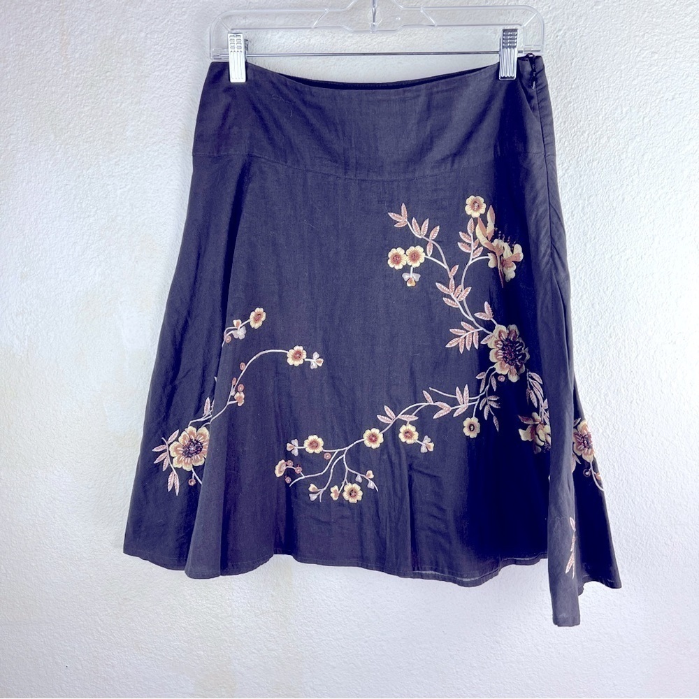 FRENCH CONNECTION Gray w/Yellow Embroidery and beads. Lined. Size 2 (XS).